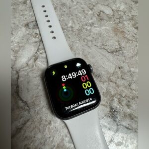 Apple Watch Series 4 40MM (Aluminum) - GPS